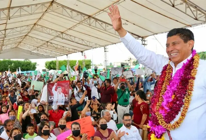 Salom&oacute;n Jara naci&oacute; el 15 de septiembre de 1959 en San Melchor Bazata, Oaxaca.