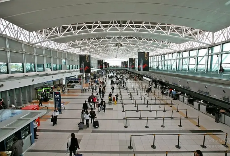 Mujer hace falsa amenaza de bomba en aeropuerto para que su novio no pierda su vuelo Mujer hace falsa amenaza de bomba en aeropuerto para que su novio no pierda su vuelo