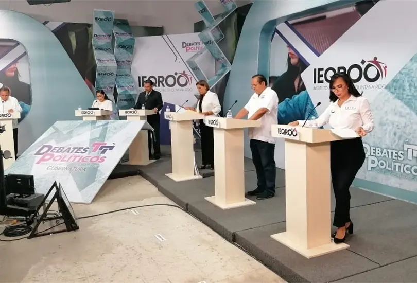 Los candidatos al gobierno de Quintana Roo durante el debate.