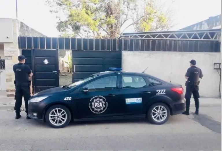 Las autoridades fueron a allanar el domicilio que rastrearon con el celular. Ahí estaba la mujer y su pareja. Foto: Facebook Policía de Seguridad Aeroportuaria