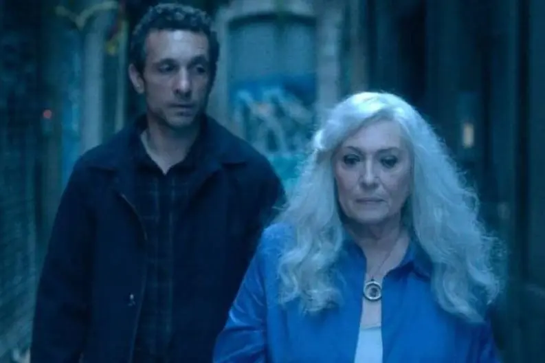 Un hombre que pierde a su familia en un accidente logra viajar entre universos paralelos hasta hallar aquel en el que sus seres queridos sobreviven.