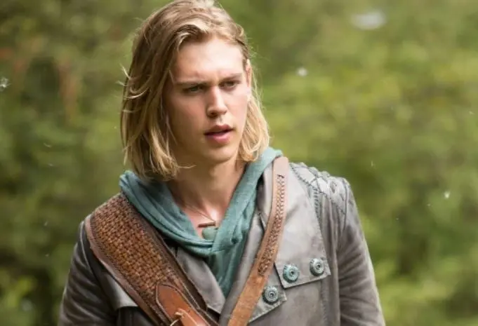 En 2016 comenzó a interpretar el papel de Wil Ohmsford en la serie de ciencia ficción de MTV "The Shannara Chronicles".