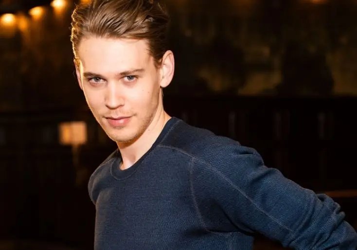 Debutó en Broadway interpretando a Don Parritt, el "niño perdido" en "The Iceman Cometh''.