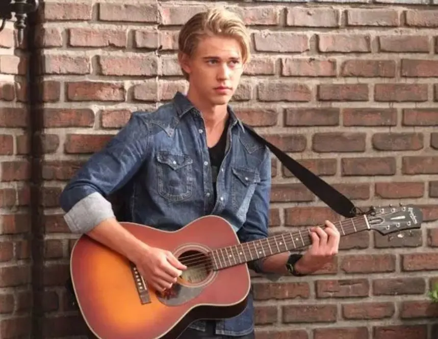 Una de las actividades preferidas de Butler es coleccionar guitarras.