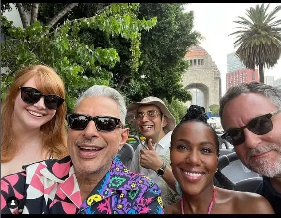 Captan al elenco de Jurassic World en Turibus de la Ciudad de M&eacute;xico