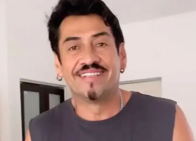 Era un amigo de Rosario, quien estaba interesado en ella.