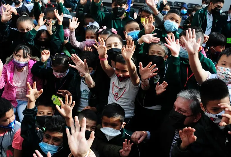 La beca está dirigida a alumnos de educación básica. La beca está dirigida a alumnos de educación básica.