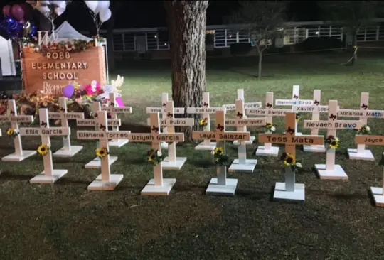 Homenaje a las vítimas de la escuela primaria en Uvalde, Texas.