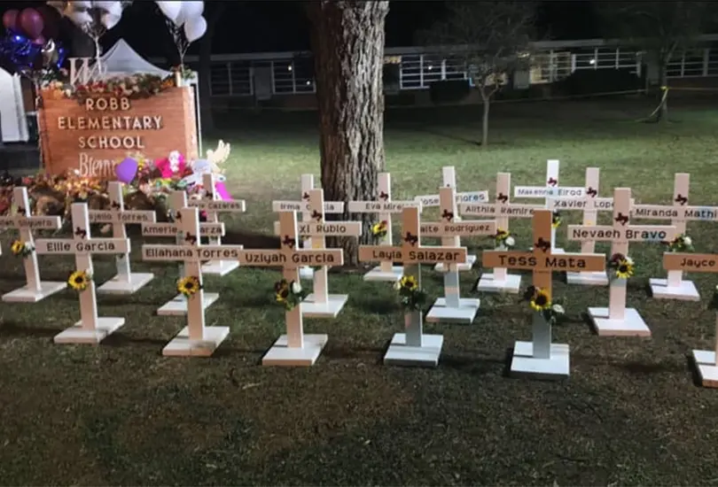 Homenaje a las v&iacute;timas de la escuela primaria en Uvalde, Texas.