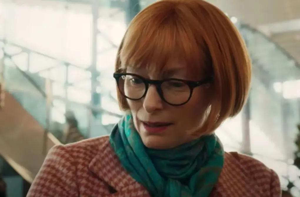 Una mujer viaja a Estambul y ah&iacute; descubre a una genio que le promete tres deseos a cambio de ayudarle a conseguir su libertad.