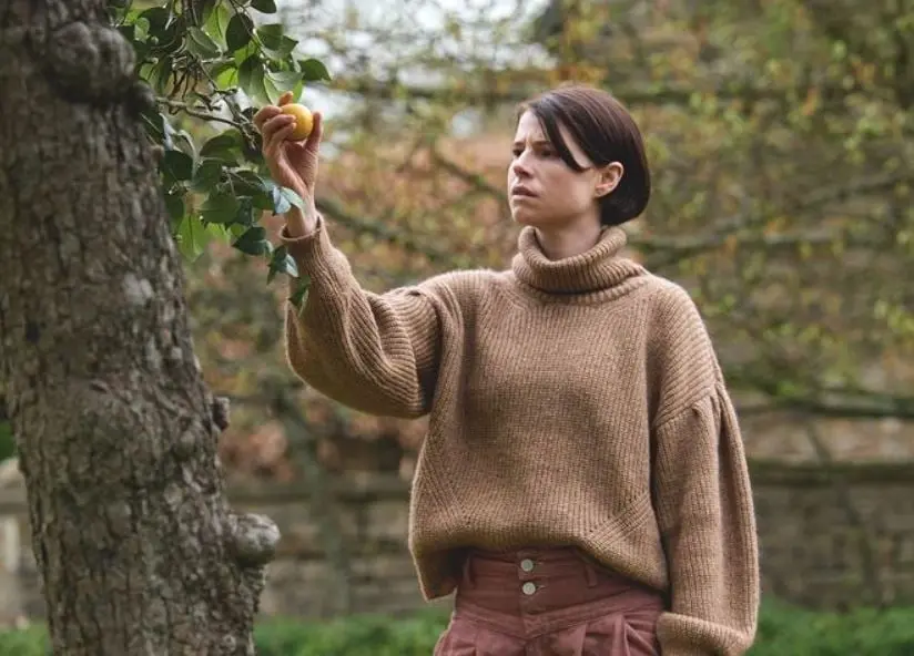 Una viuda huye al campo para sanar sus heridas, pero ah&iacute; vive una especie de purgatorio donde un personaje la tortura mentalmente.