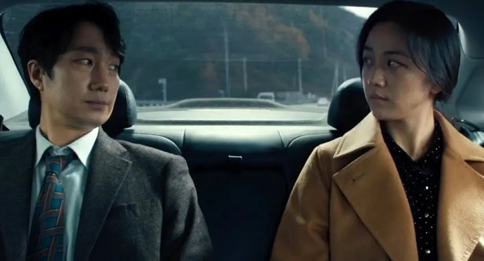 Un detective investiga la muerte de un hombre en las monta&ntilde;as, y ah&iacute; debe conocer a su misteriosa esposa y sus secretos.