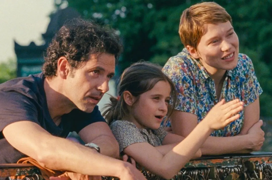 Una mujer con una hija de 8 a&ntilde;os est&aacute; en busca de un hogar para su padre, quien sufre una enfermedad degenerativa. Conoce a un hombre que le hace ver la vida de una mejor manera.