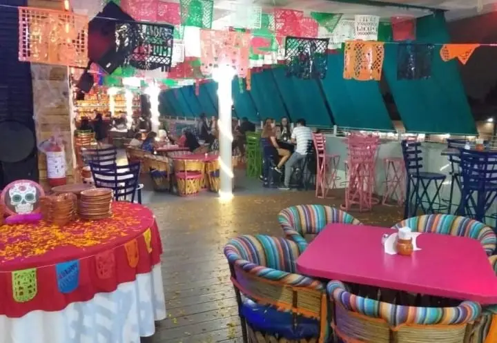 El restaurante del Museo del Tequila y el Mezcal ofrece platillos típicos mexicanos. Dirección:  Plaza Garibaldi s/n, Centro Histórico.