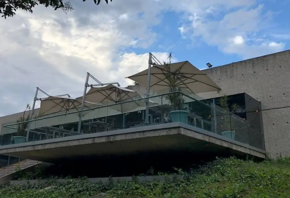 Su restaurante se especializa en la gastronomía mexicana; además, es pet friendly, por lo que el comensal puede estar acompañado de su mascota. Dirección: Paseo de la Reforma 51, Bosques de Chapultepec.