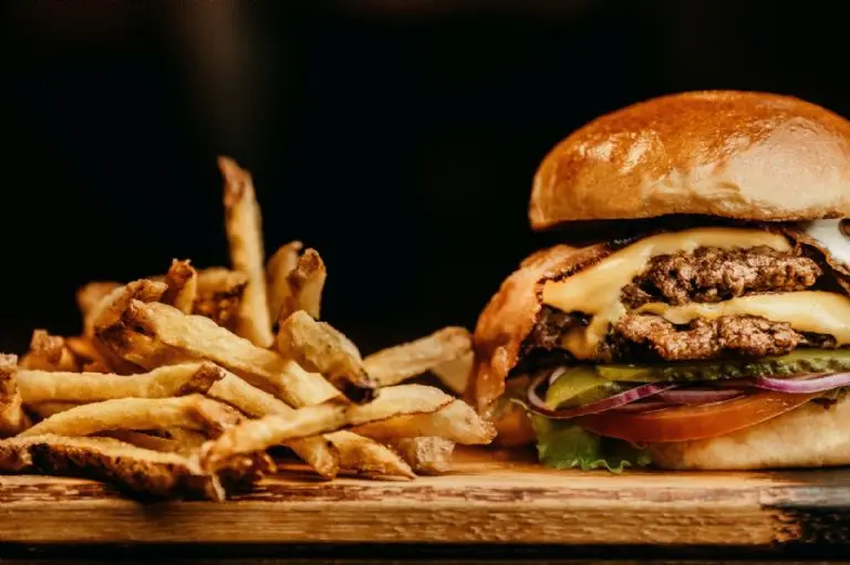 Promociones por el Día Internacional de la Hamburguesa - Pexels