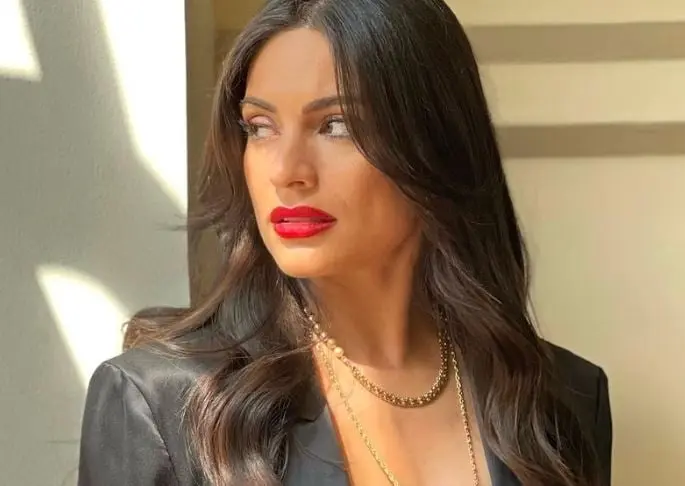 Era la mejor amiga de Teresa, una joven rica y de buenos sentimientos que se enamoró de Mariano, pero vivía resentida porque él quería a Teresa.