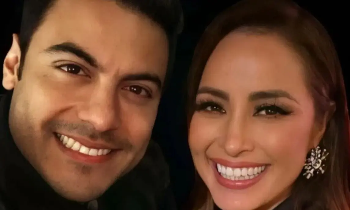 Un año más tarde, comenzó su relación sentimental con Carlos Rivera, la cual sigue vigente.