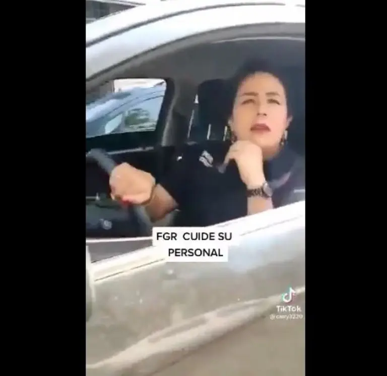 Lady FGR se dio a la fuga cuando el joven solicitó los videos de las cámaras de seguridad. Foto: captura de pantalla.