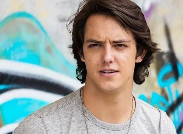 Era uno de los hermanos menores de Alexander.