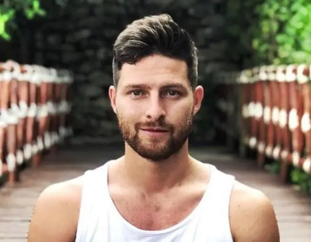 Era otro de los hermanos menores de Alexander, quien era amable y carism&aacute;tico.