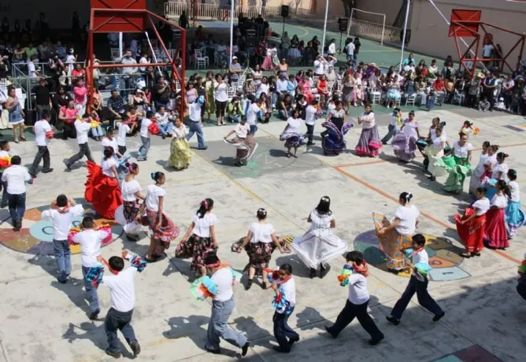 Festival del día de las madres en las escuelas. Foto: Cuartoscuro.
