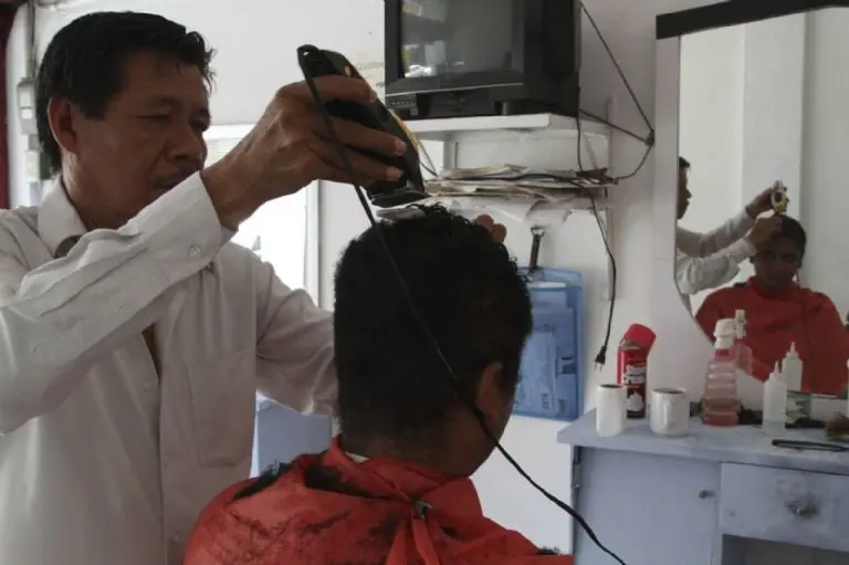 No dejaban ingresar al joven al plantel por su corte - FOTO: Cuartoscuro