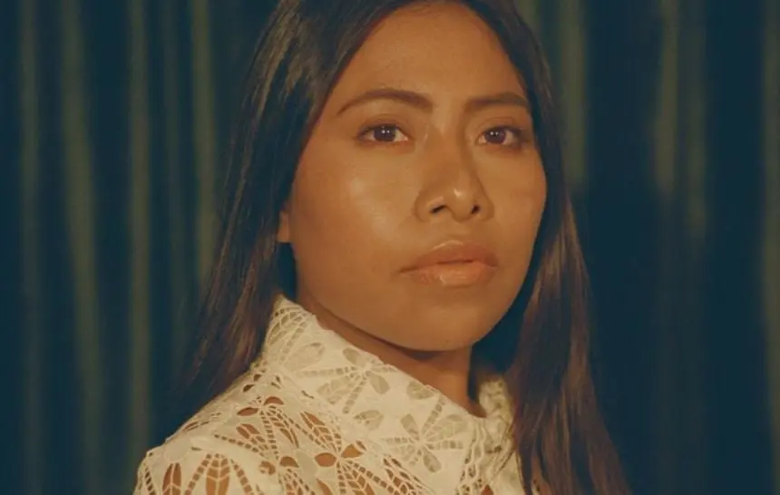 En 2021, particip&oacute; en el cortometraje "Daughters of Witches" donde expres&oacute; sus primeros di&aacute;logos en ingl&eacute;s en el cine. Fue duramente criticada por su pronunciaci&oacute;n. 