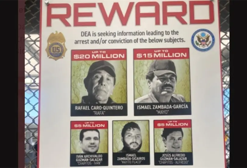 Cartel colocado a lo largo de la frontera entre M&eacute;xico y EU.