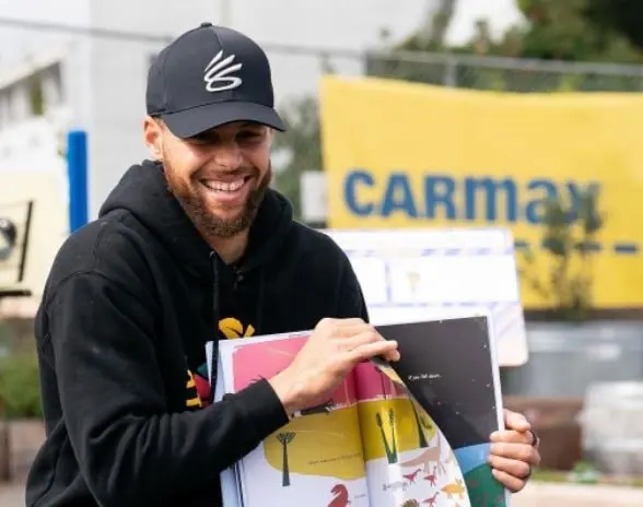 El jugador estadounidense de los Golden State Warriors se hizo de 93 millones en un a&ntilde;o.