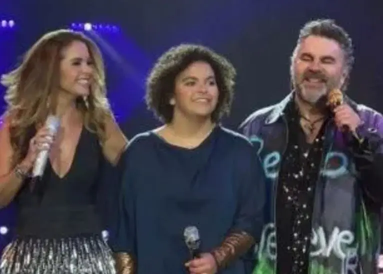 Se ha presentado en diversos conciertos junto a sus padres.