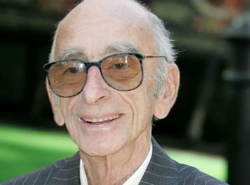 Era el abuelo de Charlie. El actor muri&oacute; en 2012.