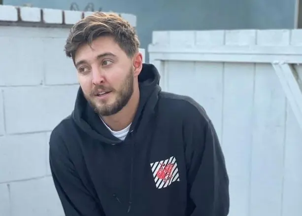 Era otro de los ni&ntilde;os ganadores del billete dorado; era un peque&ntilde;o proveniente de Denver, Estados Unidos, que estaba obsesionado con la televisi&oacute;n y los videojuegos, y odiaba el chocolate.