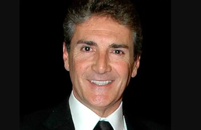 Manuel Saval | Gabriel Larios Rocha