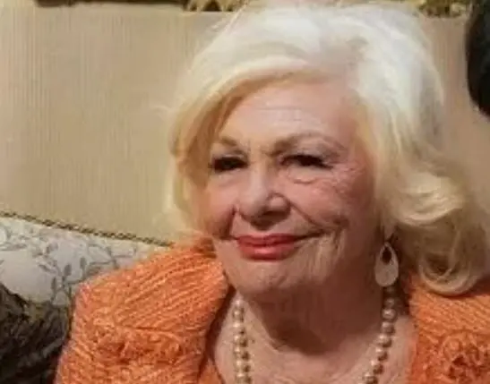 Era la mam&aacute; de Fran, quien estaba preocupada porque su hija ya ten&iacute;a 30 a&ntilde;os y a&uacute;n no se casaba.