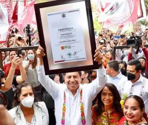 Salomón Jara recibe constancia como gobernador electo de Oaxcaca