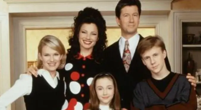 Esta serie de comedia narraba la historia de una vendedora de cosm&eacute;ticos que sin querer llega a una mansi&oacute;n y es contratada como ni&ntilde;era de ni&ntilde;os ingleses.