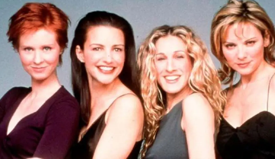Era la historia de cuatro amigas que viven en Nueva York y experimentan las relaciones de pareja en busca del amor de su vida.