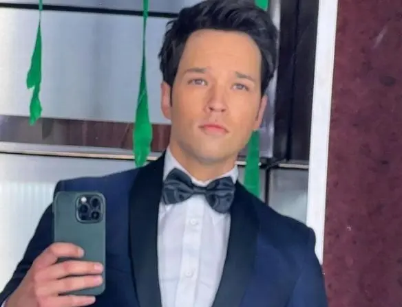 Era el mejor amigo de Carly y productor del programa; durante un tiempo estuvo enamorado de ella.