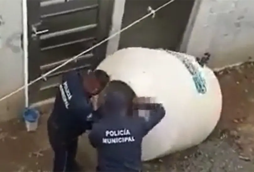 Los vecinos de Santa Cruz Amalinalco se percataron de que el llanto de la ni&ntilde;a proven&iacute;a del tinaco por lo que dieron aviso a las autoridades.