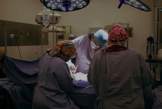 Los médicos del hospital privado Clínica Internacional de Especialidades de Mexicali, Baja California insistieron en realizar la cesárea pese a que no había electricidad en el quirófano Los médicos del hospital privado Clínica Internacional de Especialidades de Mexicali, Baja California insistieron en realizar la cesárea pese a que no había electricidad en el quirófano