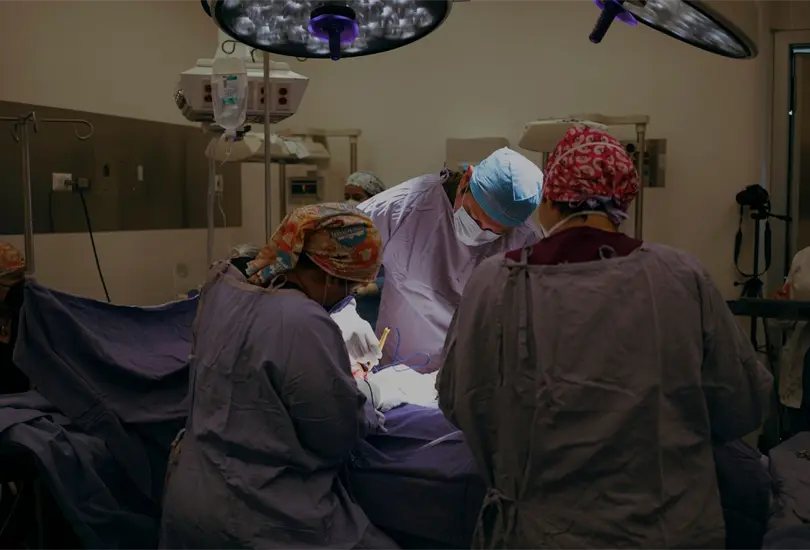 Los m&eacute;dicos del  hospital privado Cl&iacute;nica Internacional de Especialidades de Mexicali, Baja California insistieron en realizar la ces&aacute;rea pese a que no hab&iacute;a electricidad en el quir&oacute;fano 