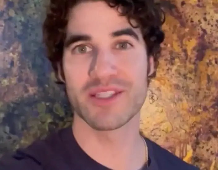 Era el solista principal de Dalton Academy Warblers, quien era acosado en la escuela por ser homosexual.