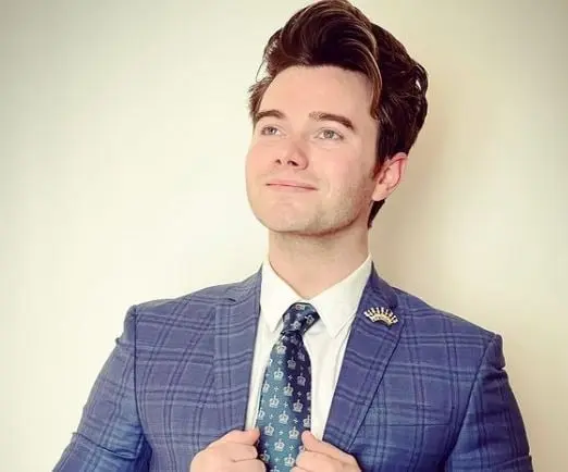 Era un chico que amaba la moda y ocultaba que era homosexual a sus padres y amigos.