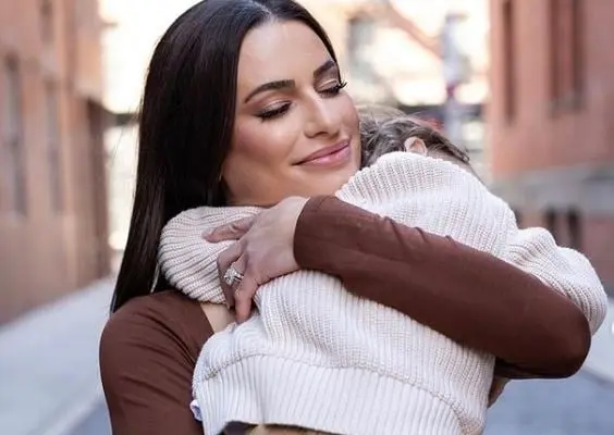 Era una chica jud&iacute;a, criada por padres homosexuales, quien siempre quer&iacute;a que todo saliera a la perfecci&oacute;n.