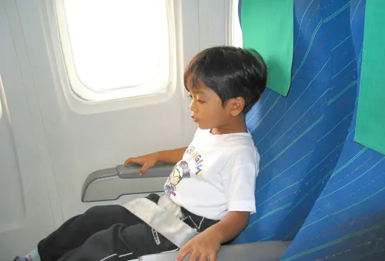 Horas de terror: niño viaja solo en avión de Volaris y no avisan a la familia que cambió de ruta Horas de terror: niño viaja solo en avión de Volaris y no avisan a la familia que cambió de ruta