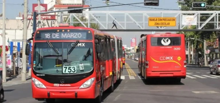 Estaciones Metrobús de la Línea 6. Foto: Twitter (@Claudiashein).