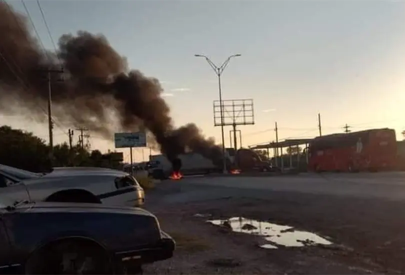 Matamoros amaneci&oacute; este domingo con bloqueos y quema de veh&iacute;culos. 