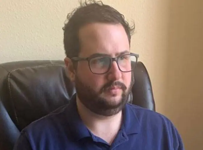 Seguro recordar&aacute;s a este actor, quien interpret&oacute; al novio de Quinn Pensky y quer&iacute;a aprender franc&eacute;s.