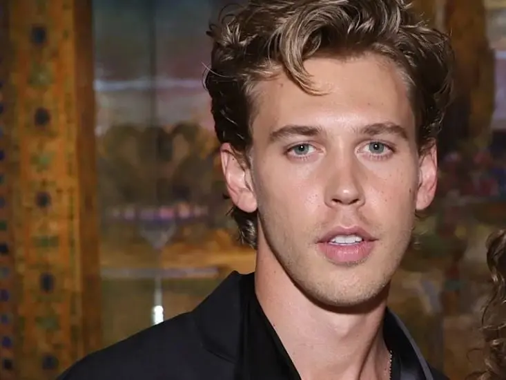 Era un chico muy amable que ingresa a la escuela y fue novio de Zoey por un tiempo. Actualmente, es el protagonista de la pel&iacute;cula "Elvis".